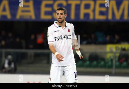 Verona, Italien. 7. November 2015. Von Bologna nach vorne Mattia Destro blickt in die italienische Serie A Fußballspiel zwischen Hellas Verona FC V FC Bologna Bentegodi-Stadion am 7. November 2015 in Verona. Bildnachweis: Andrea Spinelli/Alamy Live-Nachrichten Stockfoto