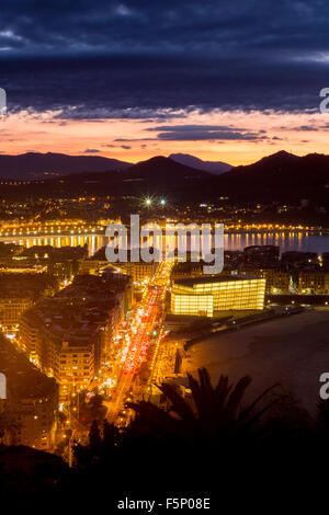 Sonnenuntergang in Donostia - San Sebastián, Gipuzkoa, Baskenland. Stockfoto