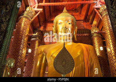 Die größte Buddha-Statue, Wat Phanan Choeng in Ayutthaya. Stockfoto