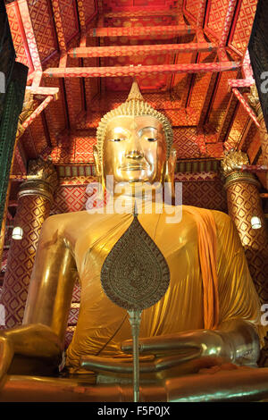 Die größte Buddha-Statue, Wat Phanan Choeng in Ayutthaya. Stockfoto