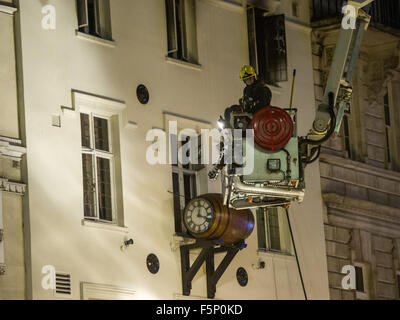 Mindestens sieben Feuerwehrfahrzeuge und eine Mobile Kommandoeinheit besuchen ein Feuer in der Lyceum Tavern auf dem Strand mit: Ansicht wo: London, Vereinigtes Königreich bei: 06 Sep 2015 Stockfoto