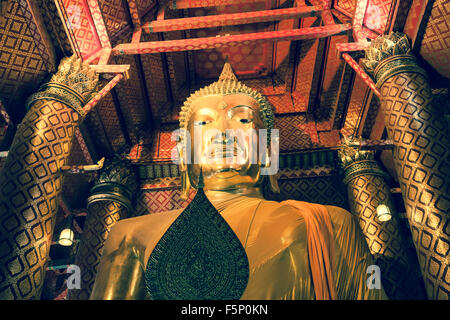 Die größte Buddha-Statue, Wat Phanan Choeng in Ayutthaya. Stockfoto