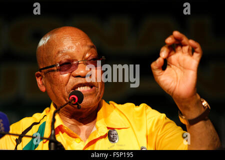 PIETERMARITZBURG - 7. November 2015 - südafrikanischen Präsidenten Jacob Zuma befasst sich die Delegierten des regierenden African National Congress, der Partei KwaZulu-Natal Provinz elektiven verfolgen. Bild: Giordano Stolley Stockfoto