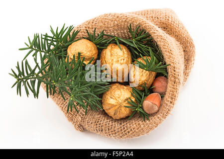 Weihnachts-Dekoration mit gold Walnüsse. Stockfoto