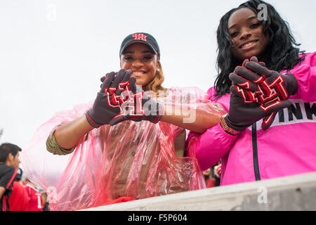 Houston, Texas, USA. 7. November 2015. Houston Cougars Fans vor der NCAA Football-Spiel zwischen die Cincinnati Bearcats und die University of Houston Cougars im TDECU Stadion in Houston, Texas. Trask Smith/CSM/Alamy Live-Nachrichten Stockfoto