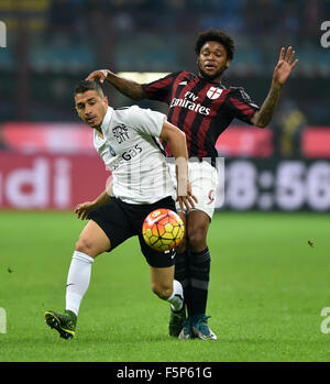 Mailand, Italien. 7. November 2015. Luiz Adriano (R) des AC Milan wetteifert mit Carlos Carmona Atalanta während ihrer Saison 2015 / 16 Serie A Spiel in Mailand, Italien, am 7. November 2015. Das Spiel mit 0: 0 Unentschieden endete. Bildnachweis: Alberto Lingria/Xinhua/Alamy Live-Nachrichten Stockfoto