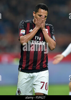 Mailand, Italien. 7. November 2015. Carlos Bacca des AC Milan reagiert während der Saison 2015 / 16 Serie A Spiel gegen Atalanta in Mailand, Italien, am 7. November 2015. Das Spiel mit 0: 0 Unentschieden endete. Bildnachweis: Alberto Lingria/Xinhua/Alamy Live-Nachrichten Stockfoto