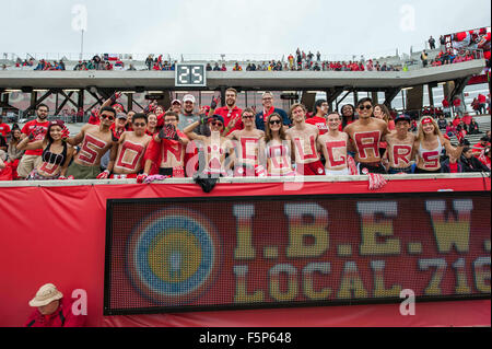 Houston, Texas, USA. 7. November 2015. Houston Cougars Fans vor der NCAA Football-Spiel zwischen die Cincinnati Bearcats und die University of Houston Cougars im TDECU Stadion in Houston, Texas. Trask Smith/CSM/Alamy Live-Nachrichten Stockfoto