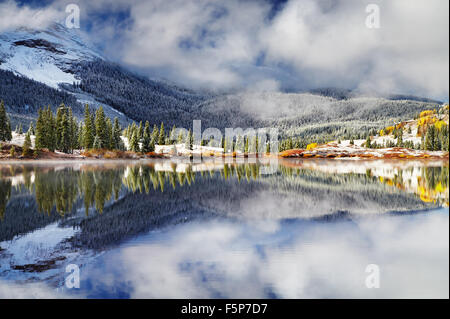 Bergsee nach dem Schneesturm. Molas See, San Juan Mountains, Colorado, USA Stockfoto