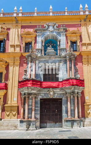 Blick auf den Palacio Episcopal, Bischofspalast am Plaza del Obispo, Malaga, Andalusien, Spanien Stockfoto