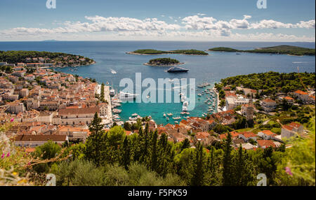 Luftbild von Hvar Dächer und Hafen, Dalmatien, Kroatien Stockfoto