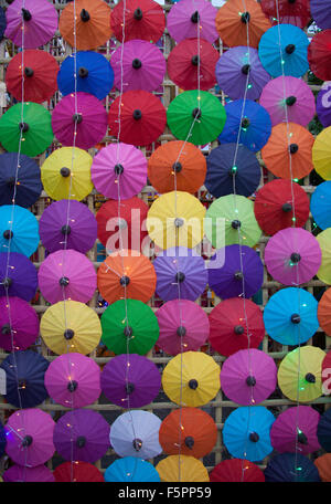 Bunte handgemachte Regenschirm Bo Sang Dorf in der Provinz Chiang Mai, Thailand. Stockfoto