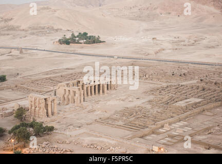 Luftaufnahme über den berühmten Ramasseum-Tempel auf der Westbank von Luxor Stockfoto