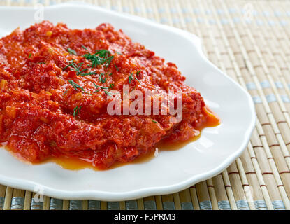 Muhammara - Paprika Dip ursprünglich aus Aleppo, Syrien, in der Levante und türkische Küche Stockfoto