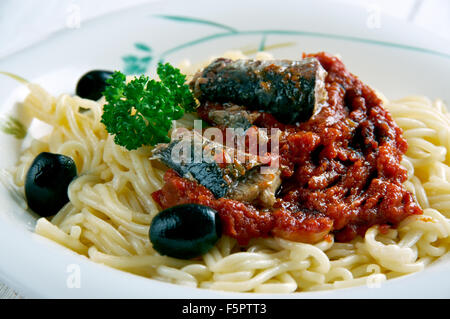 Pasta Con le Sarde - sizilianische Gericht Pasta mit Sardinen Stockfoto