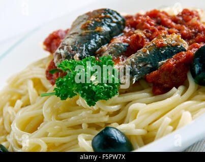 Pasta Con le Sarde - sizilianische Gericht Pasta mit Sardinen Stockfoto