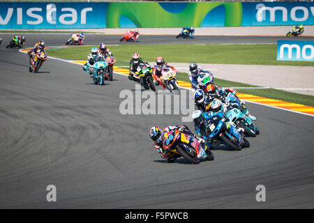 Cheste, Valencia, Spanien. 8. November 2015. Moto3 Grand Prix Motul Comunitat Valenciana. Miguel Oliveira (POR), Red Bull KTM Ajo Fahrer in Aktion während des Rennens der Moto3 in der Grand Prix-Motul Comunitat Valenciana aus der Circuito de Cheste. Bildnachweis: Action Plus Sport Bilder/Alamy Live News Stockfoto