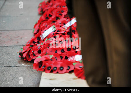 Brighton, UK. 8. November 2015. Kränze niedergelegt sind, an der Stadt von Brighton und Hove ein Akt der Gedenkgottesdienst statt am Kriegerdenkmal in der alten Steine Stockfoto