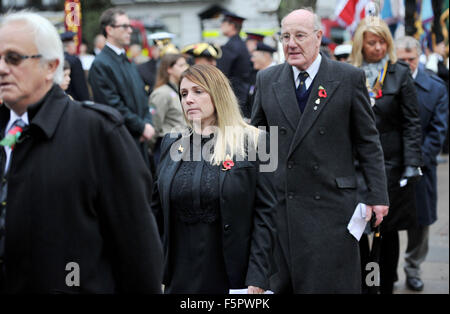 Brighton, UK. 8. November 2015. Kränze niedergelegt sind, an der Stadt von Brighton und Hove ein Akt der Gedenkgottesdienst statt am Kriegerdenkmal in der alten Steine fotografieren getroffenen Simon Dack/Alamy Live News Stockfoto