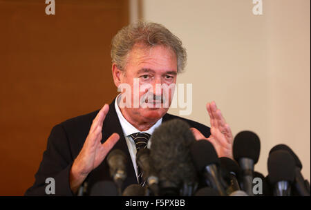 Gaza. 8. November 2015. Luxemburgische Außenminister Jean Asselborn spricht während einer Pressekonferenz in Gaza-Stadt am 8. November 2015. Bildnachweis: Yasser Qudih/Xinhua/Alamy Live-Nachrichten Stockfoto