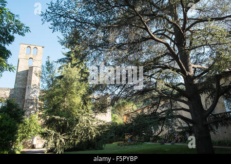 D Alet Les Bains Abbey Im Land Der Katharer In Frankreich Stockfotografie Alamy