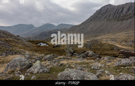 Ansichten des Scafell-Gebirges aus drei Bergseen und Nordwestgrat Stockfoto