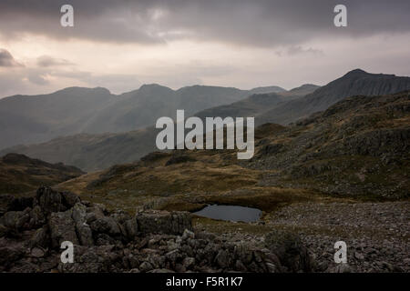 Scafell-Gebirge in der Ferne Stockfoto