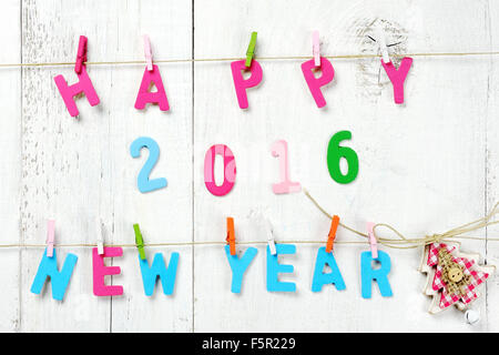 Glückliches neues Jahr 2016 und Weihnachtsbaum Dekor auf hölzernen Hintergrund Stockfoto