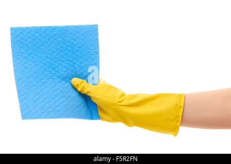 Nahaufnahme von weiblicher Hand in gelben schützende Gummihandschuh hält blaues Tuch vor weißem Hintergrund Stockfoto