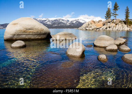 Große Felsen in Lake Tahoe Stockfoto