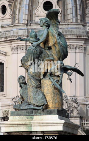 Statue des Gedankens von Giulio Monteverde in das Denkmal für Victor Emmanuel II geschnitzt. Venedig-Platz, Rom Stockfoto