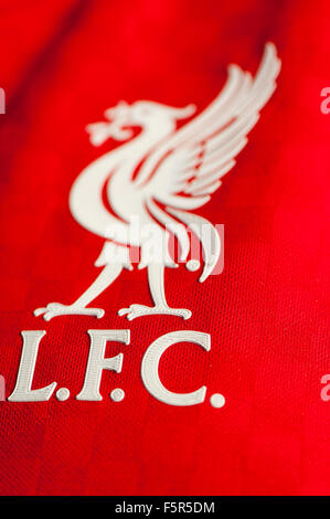 Leber Vogel auf dem Shirt eine Replica Trikot Liverpool Football Club. Stockfoto