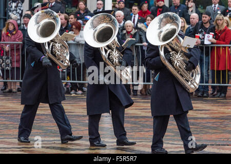 Birmingham, Vereinigtes Königreich. 8. November 2015. Tag des nationalen Gedenkens Centenary Square Birmingham UK Credit: David Holbrook/Alamy Live-Nachrichten Stockfoto