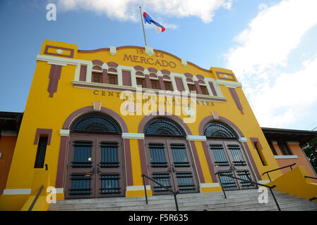 Vor der Plaza del Mercado, jetzt Centro de Las Artes Joaquín Rosa Gómez.  Manati, Puerto Rico. Territorium der USA. Karibik-Insel Stockfoto