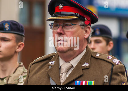 Oakham, Rutland, UK. 8. November 2015. Armee-Cadet Force marschieren, All Saints Church in Oakham für die Versetzung der Erinnerung: Jim Harrison/Alamy Live News Stockfoto