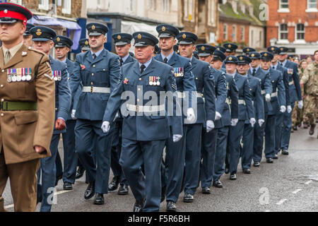 Oakham, Rutland, UK. 8. November 2015. Für die Versetzung der Erinnerung an die All Saints Church in Oakham marschieren: Jim Harrison/Alamy Live News Stockfoto