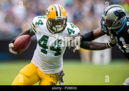 Charlotte, North Carolina, USA. 8. November 2015. Green Bay Packers Runningback James Starks (44) während die NFL Football-Spiel zwischen den Green Bay Packers und den Carolina Panthers auf Sonntag, 8. November 2015 in Charlotte, North Carolina. Bildnachweis: Cal Sport Media/Alamy Live-Nachrichten Stockfoto