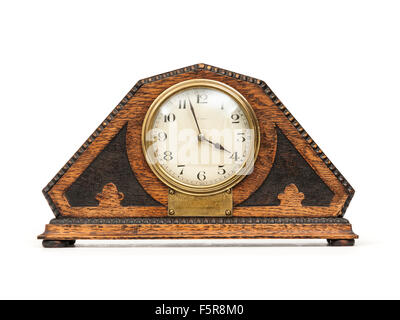 Antique (1929) Art Deco Holz Kaminuhr mit französischen Mechanismus. Stockfoto