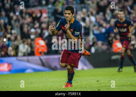 Barcelona, Katalonien, Spanien. 8. November 2015. FC Barcelona nach vorne SUAREZ feiert sein Tor in der Liga-Partie zwischen FC Barcelona und FC Villarreal CF im Camp Nou Stadion in Barcelona Kredit: Matthias Oesterle/ZUMA Draht/Alamy Live News Stockfoto