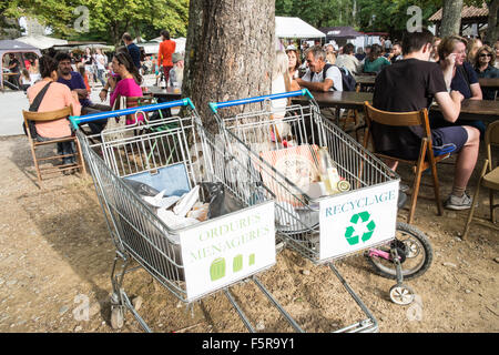 Beim jährlichen zweitägigen Ökologie Event L'Aude à la Bio, eine Alternative, Hippie, Öko, Bio-Markt treffen in Couiza, Aude, Südfrankreich. Stockfoto