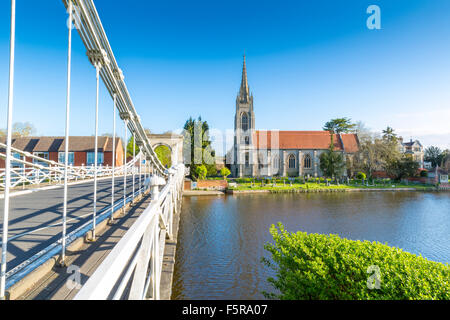 Marlow-Hängebrücke und All Saints Church, Marlow, Buckinghamshire, England, Vereinigtes Königreich Stockfoto