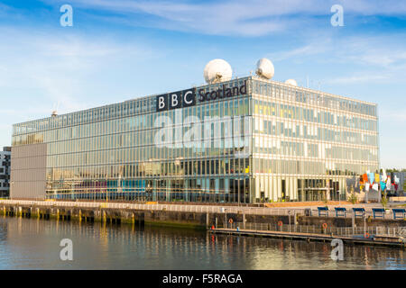 GLASGOW, SCOTLAND, UK - 11. Juni 2015: The BBC Scotland TV-Studios am Ufer des River Clyde, Glasgow, Schottland, Großbritannien Stockfoto