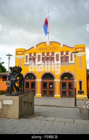 Vor der Plaza del Mercado, jetzt Centro de Las Artes Joaquín Rosa Gómez.  Manati, Puerto Rico. Territorium der USA. Karibik-Insel Stockfoto