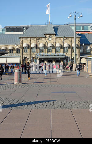 Perspektivische Ansicht der Haupteingang zum Bahnhof und Bus-Terminals in Göteborg, Schweden Stockfoto