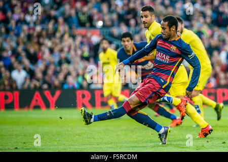 8. November 2015. Barcelona, Spanien: FC Barcelona nach vorne NEYMAR JR. schießt sein erste Tor in der Liga-Partie zwischen FC Barcelona und FC Villarreal CF im Camp Nou Stadion in Barcelona Stockfoto