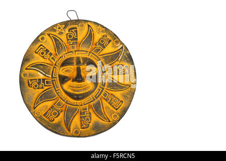Mexikanische traditionelle gelbe Keramik Sonne Symbol Platte Souvenir isoliert auf weiss Stockfoto