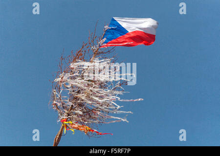 Tschechische Flagge auf der Oberseite der Maibaum Tschechische Republik Stockfoto