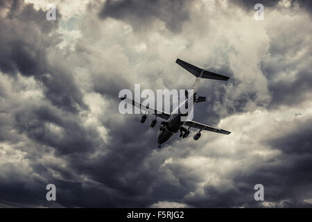 Ein Passagierflugzeug startet vom London City Airport Stockfoto