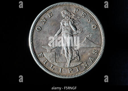 1903-Philippine silver1-Peso-Münze aus der amerikanischen Kolonialzeit in Studioumgebung Stockfoto