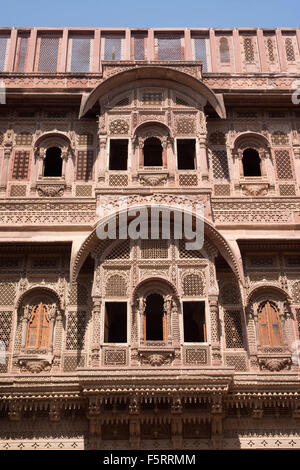 Sandstein gemeißelt Entwürfe, Mehrangarh Fort, Jodhpur, Rajasthan, Indien, Asien Stockfoto